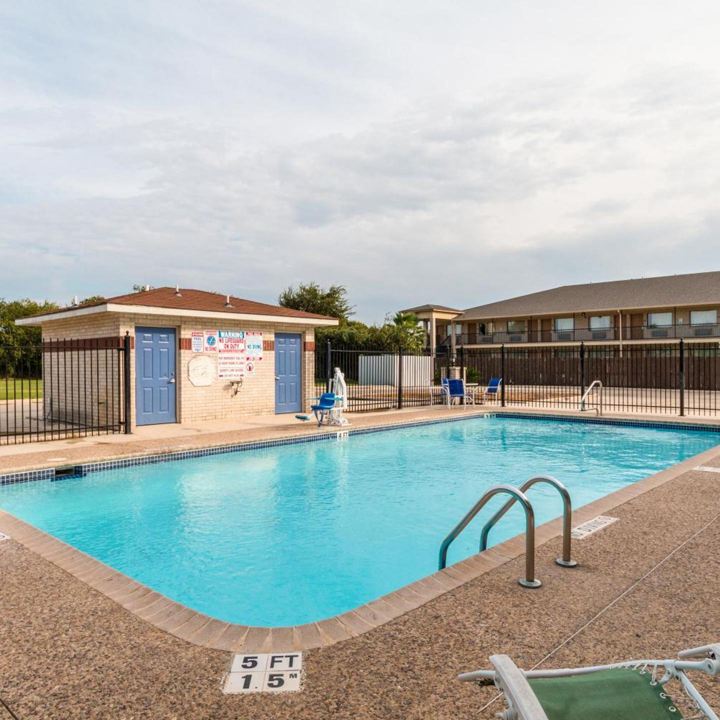 Motel 6-San Antonio, TX - South WW White Rd
