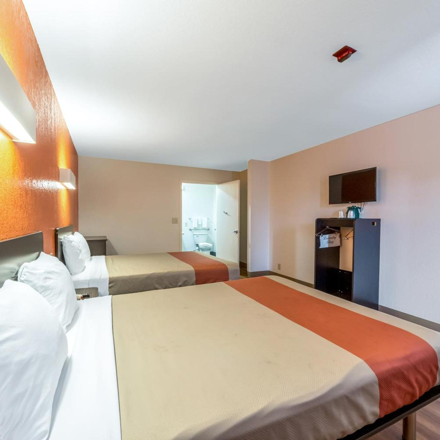 Motel 6-San Antonio, TX - South WW White Rd