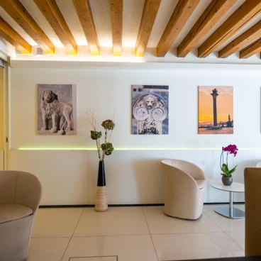 Leone Hotel