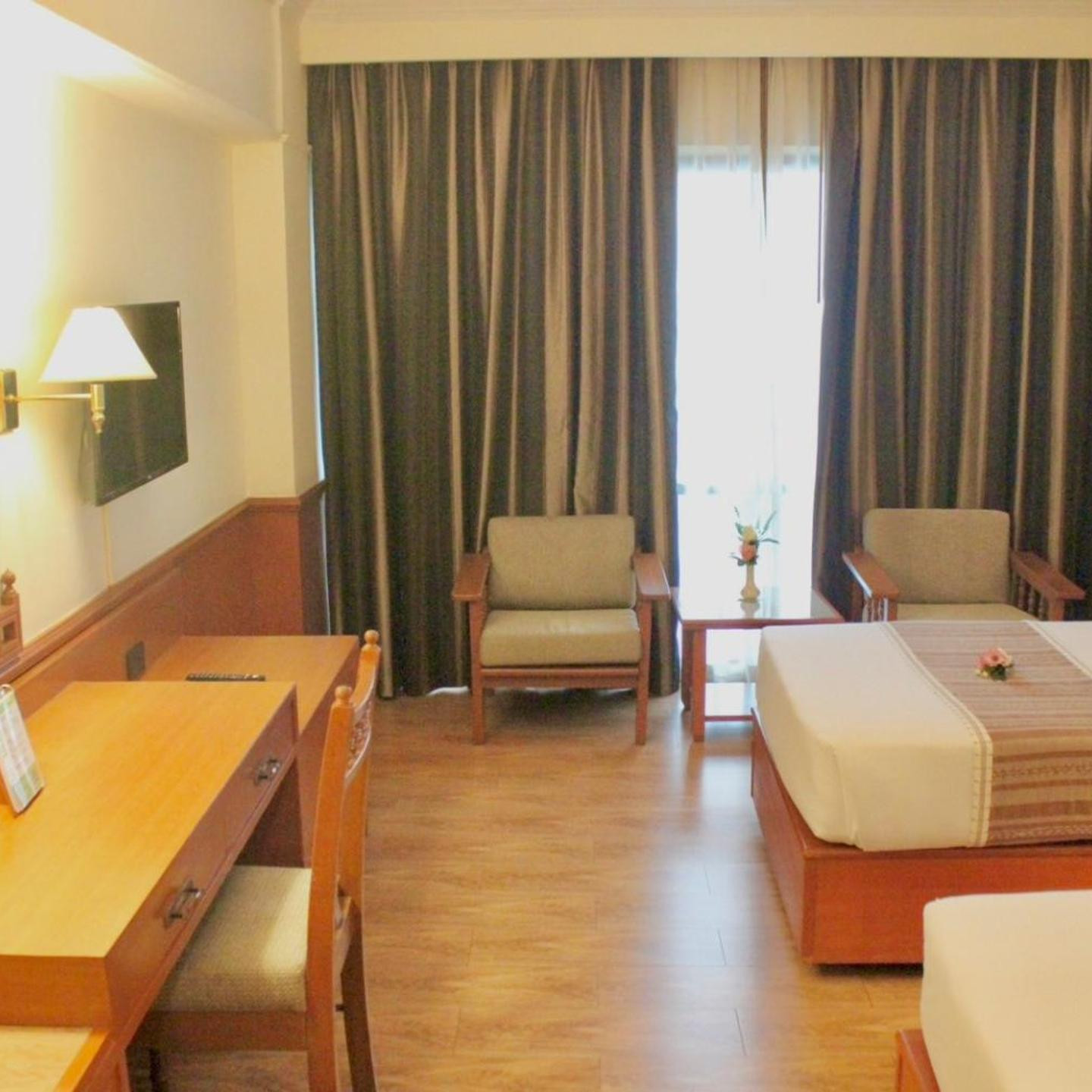 Bangkok Palace Hotel