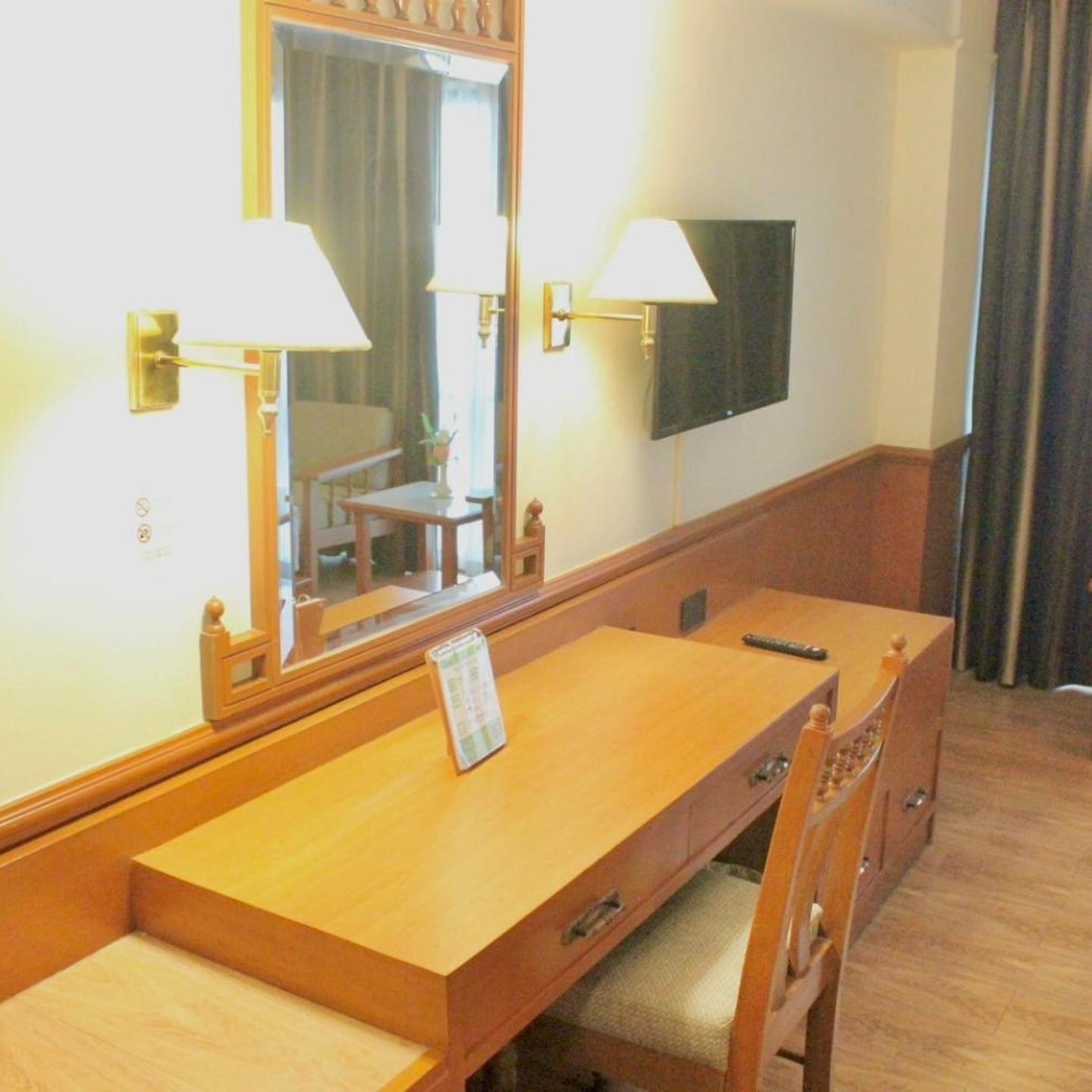 Bangkok Palace Hotel