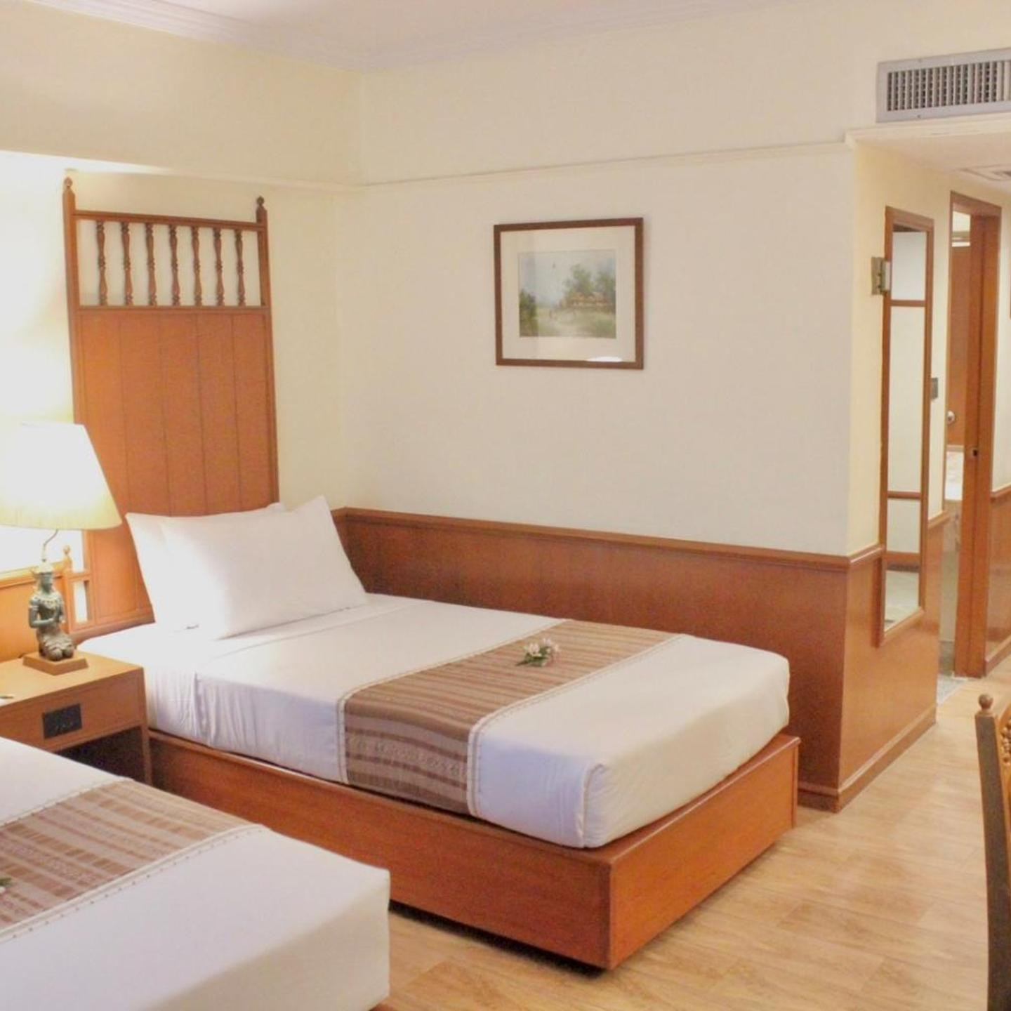 Bangkok Palace Hotel