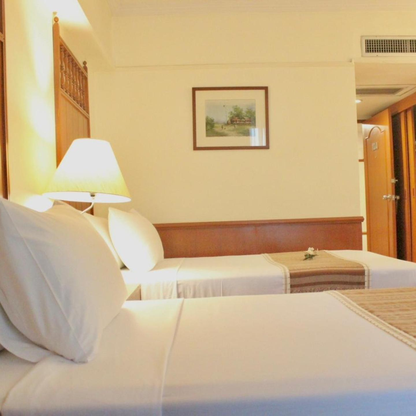 Bangkok Palace Hotel