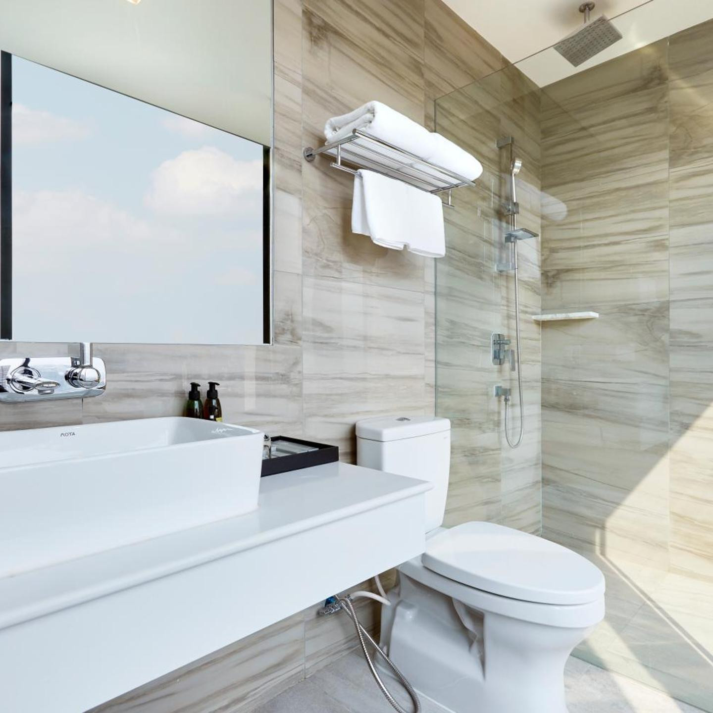 The Quarter Ari by UHG