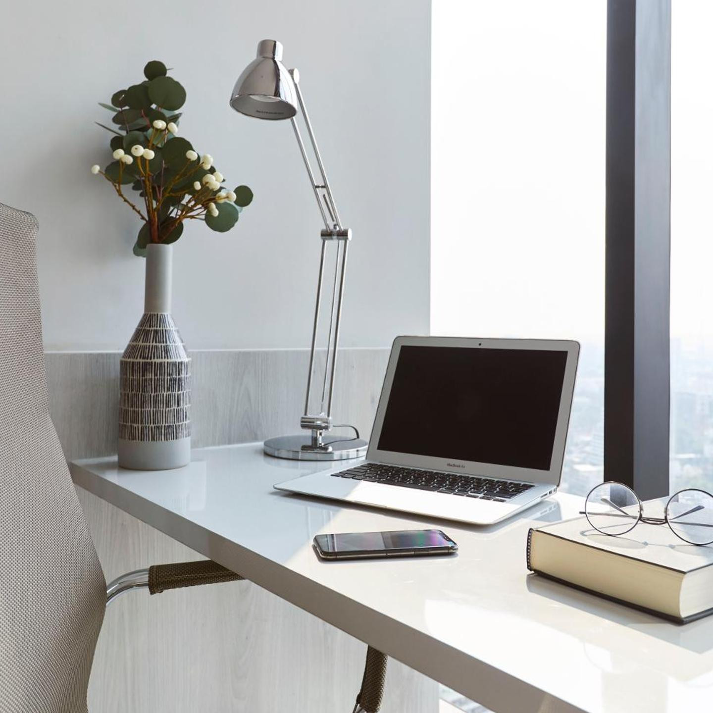 The Quarter Ari by UHG