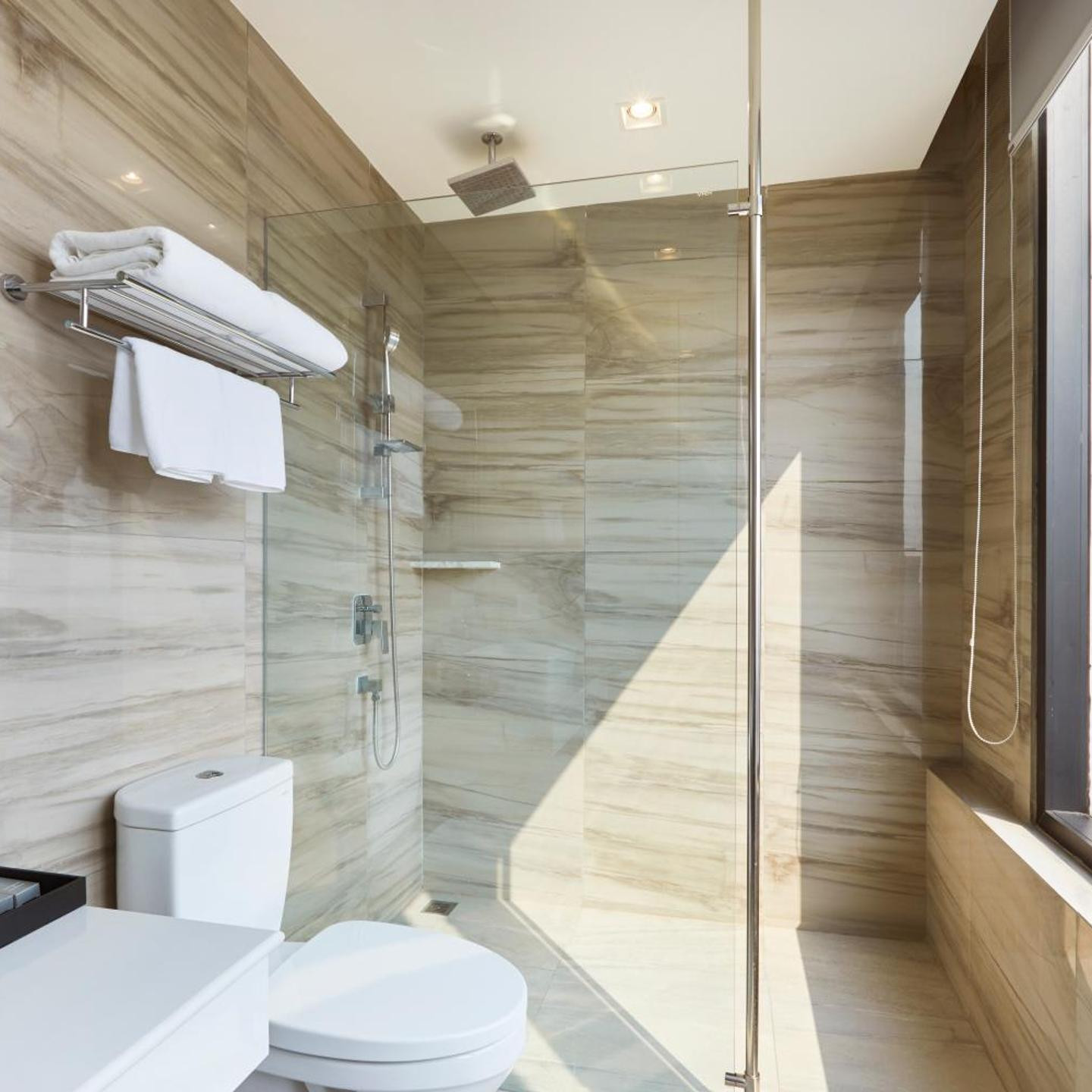 The Quarter Ari by UHG