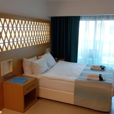 Aurasia Deluxe Hotel