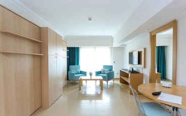 Aurasia Deluxe Hotel