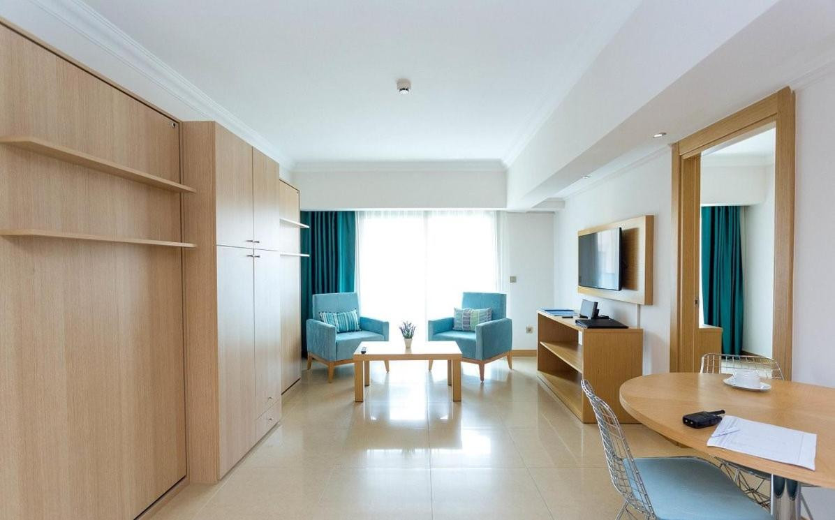 Aurasia Deluxe Hotel