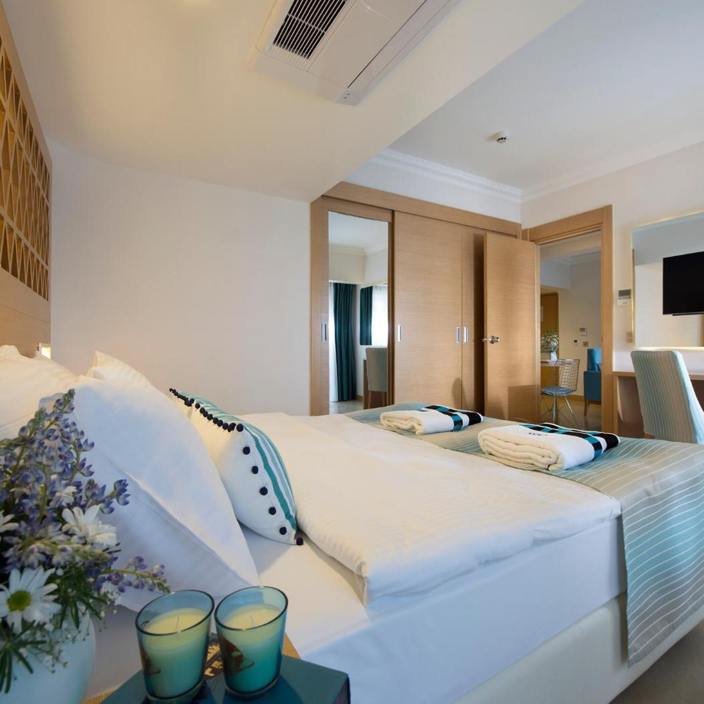 Aurasia Deluxe Hotel