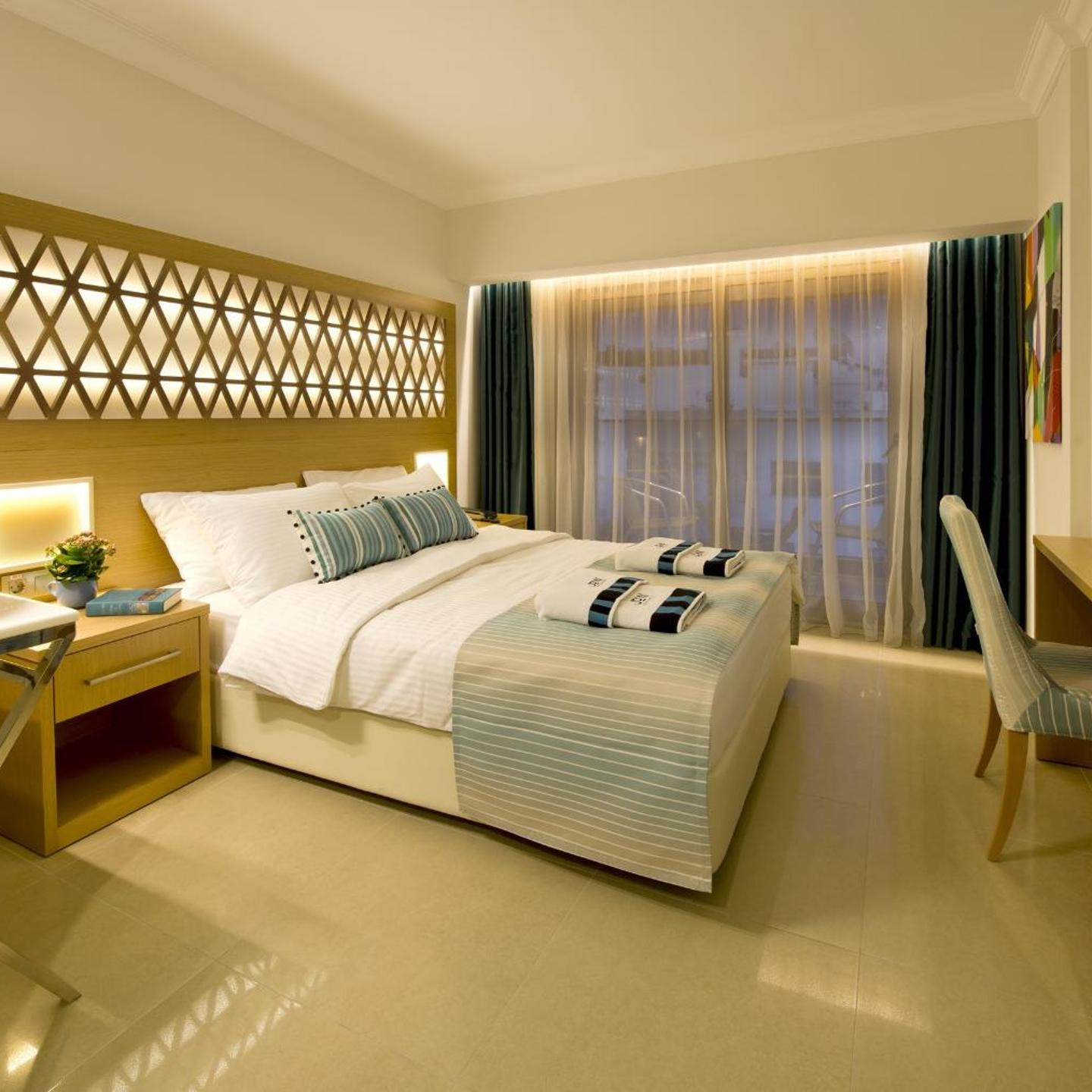 Aurasia Deluxe Hotel