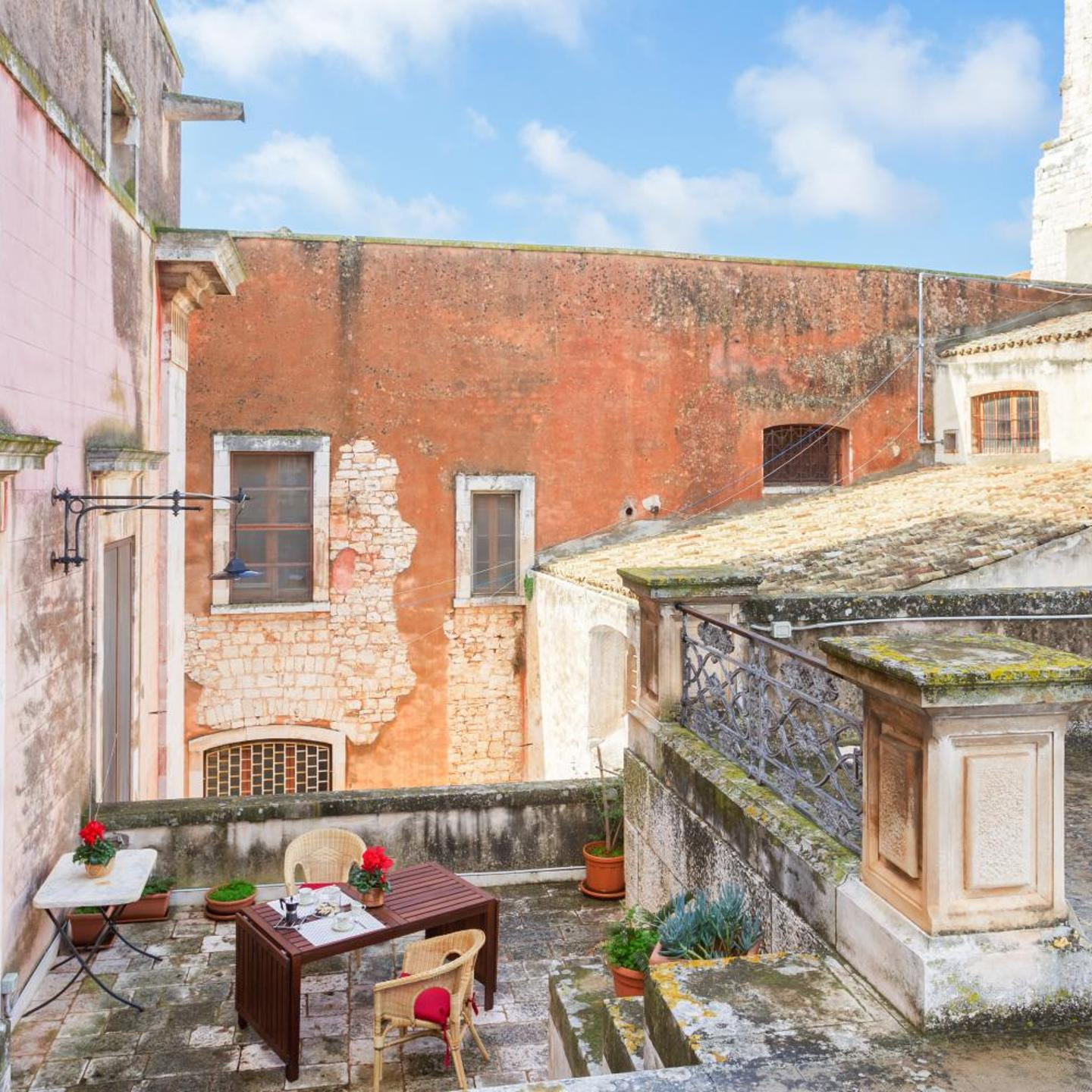 La terrazza sulla Chiesa di San Francesco d'Assisi