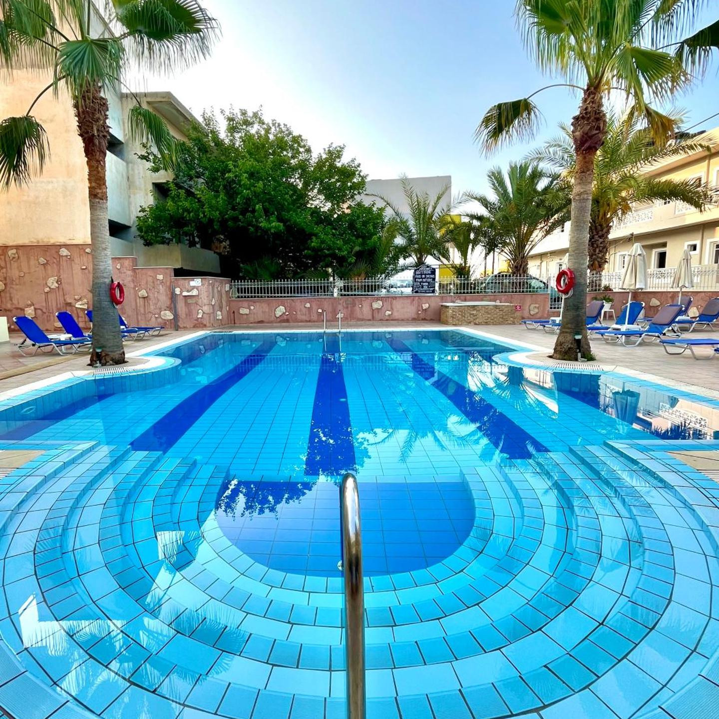 Malia Semiramis by Estia