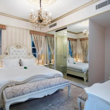 Elegance East Hotel