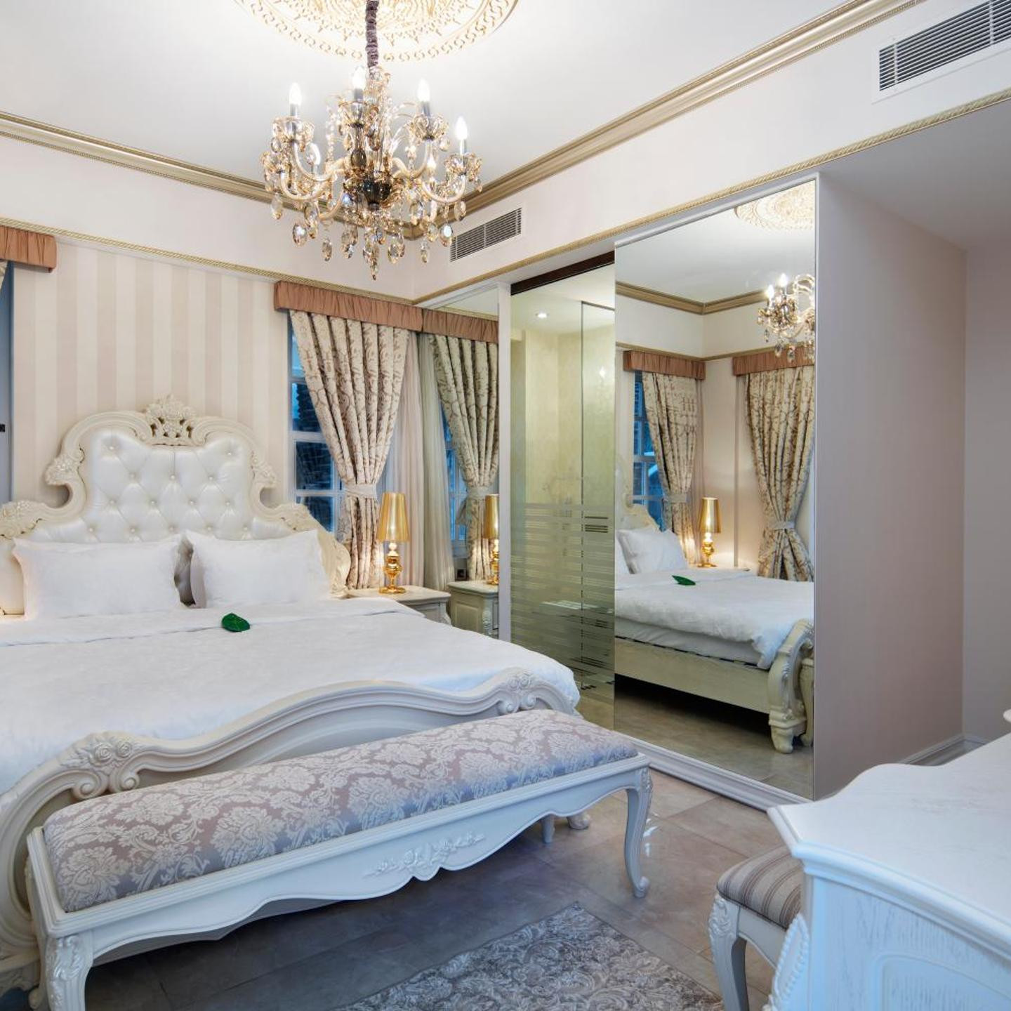 Elegance East Hotel