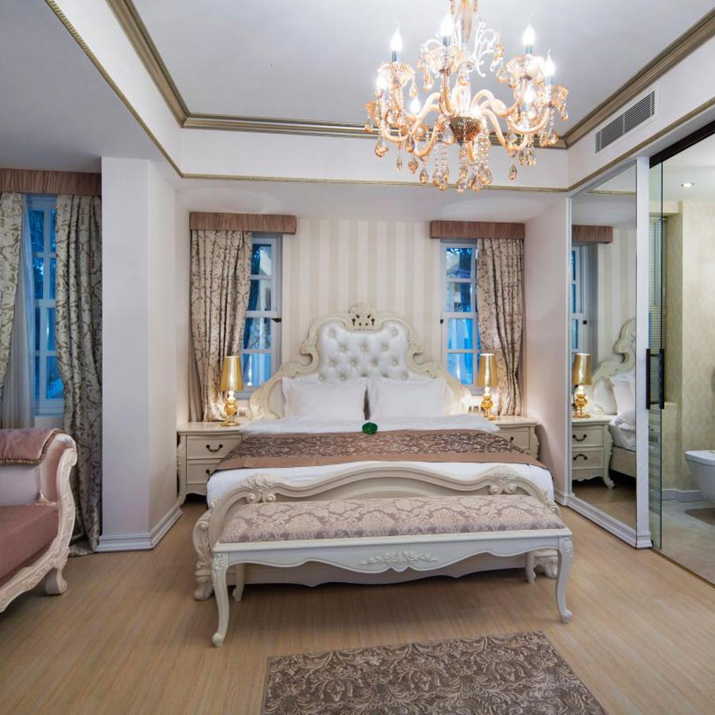 Elegance East Hotel