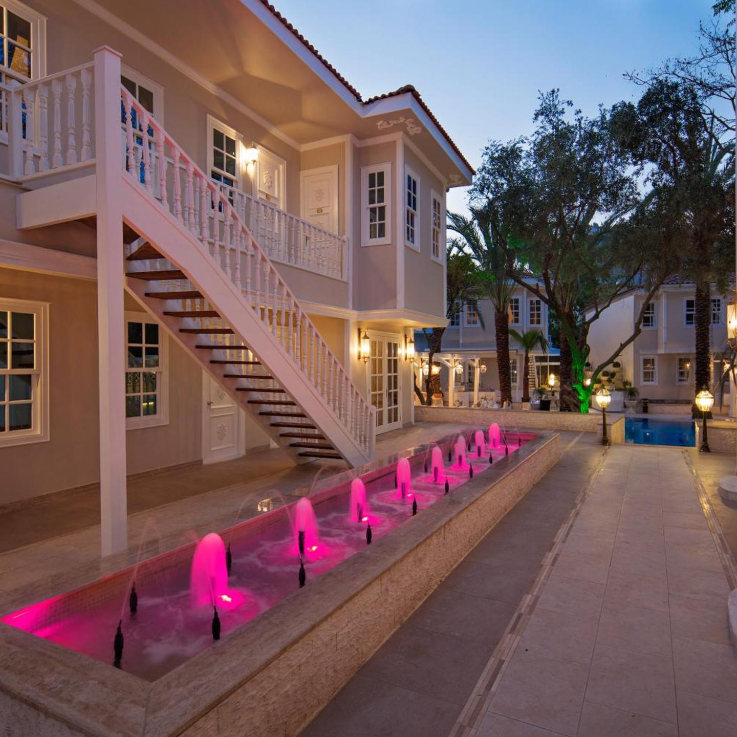 Elegance East Hotel