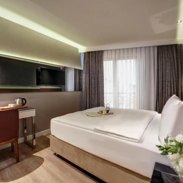 Dora Pera Hotel