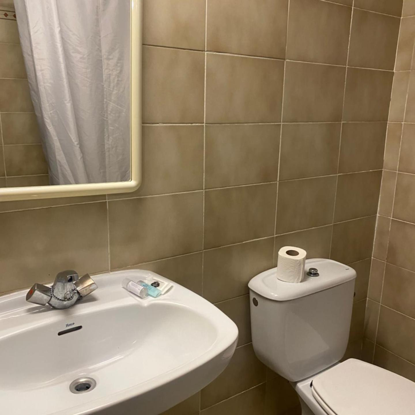 Hotel Clipper- Youth Only