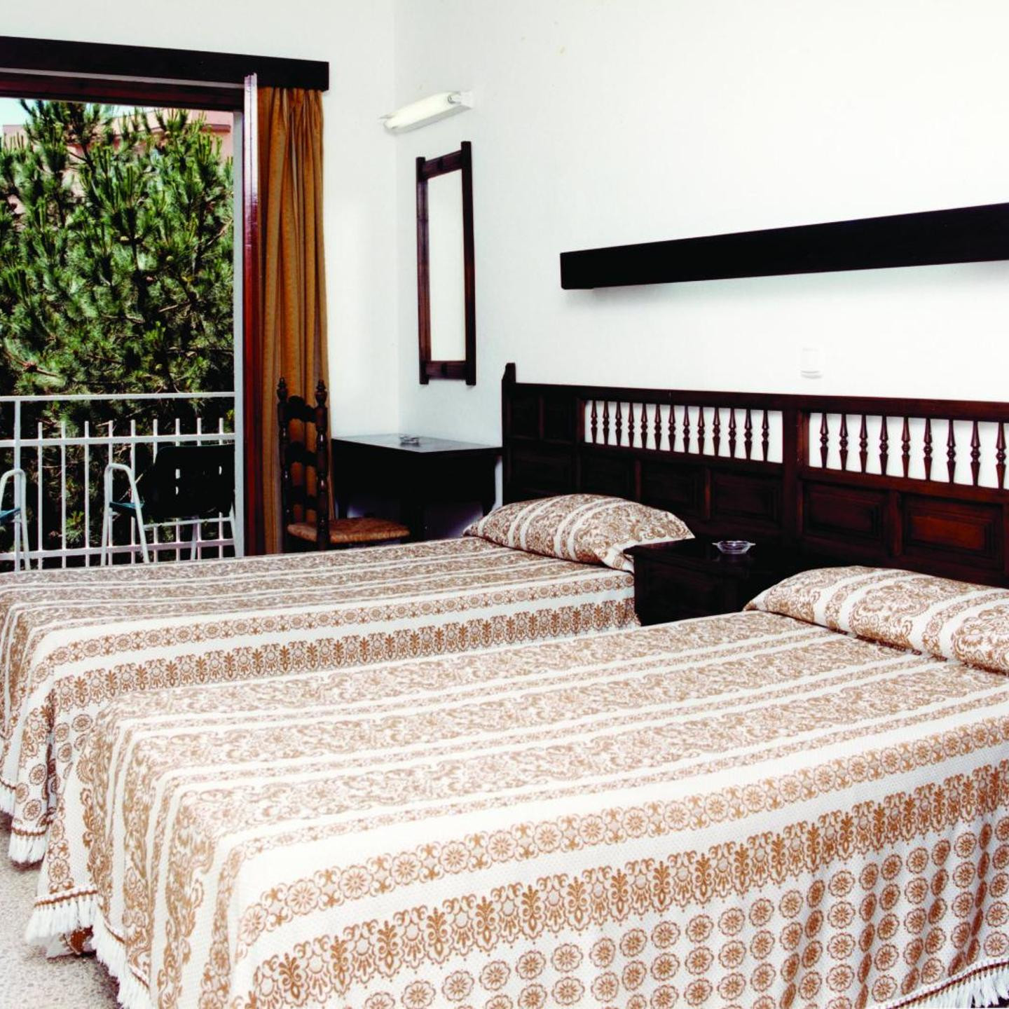 Hotel Clipper- Youth Only