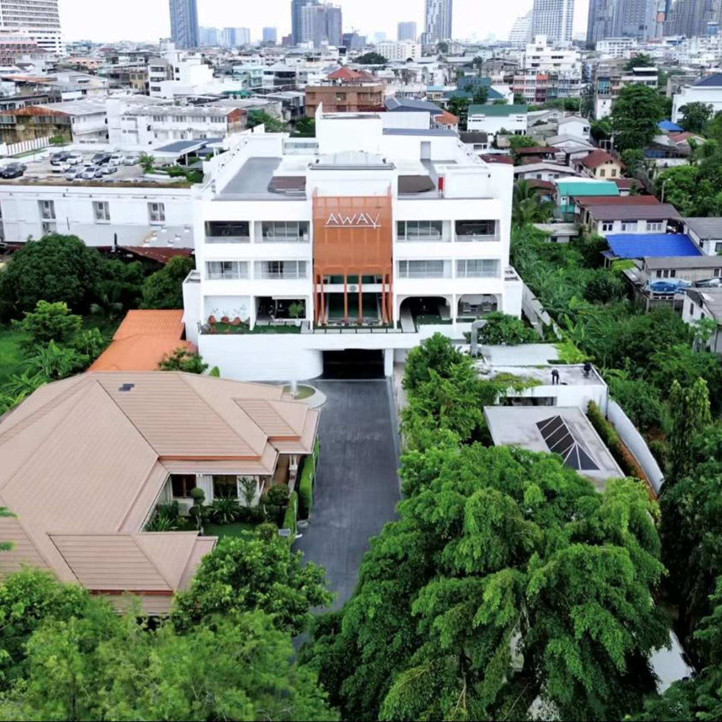 Away Bangkok Riverside Kene