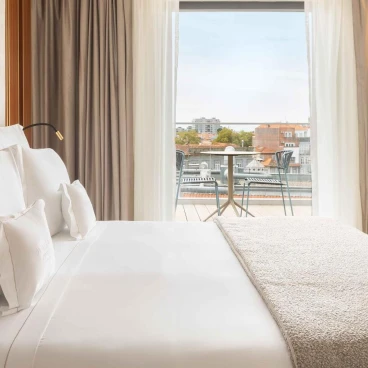 Wine & Books Porto Hotel