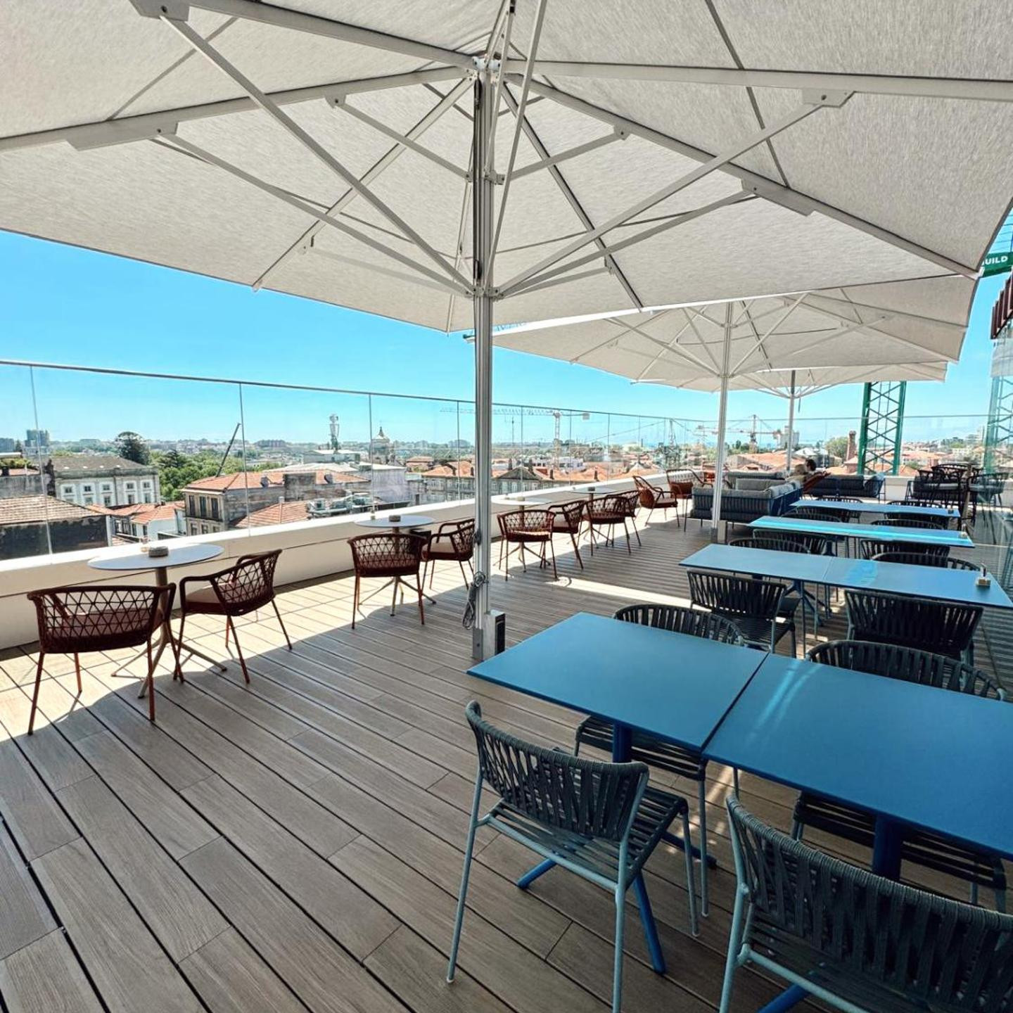 Wine & Books Porto Hotel