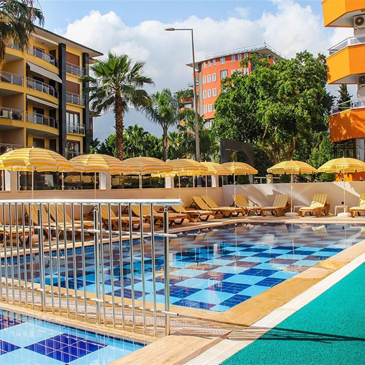 Yamanlife Hotel