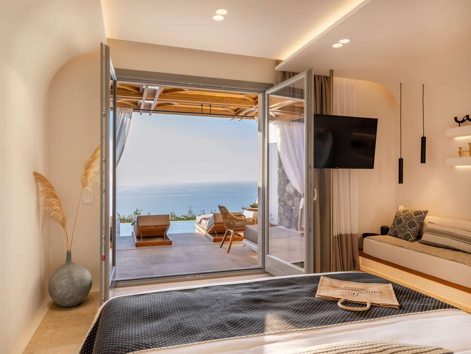 Santo Mine Oia Suites