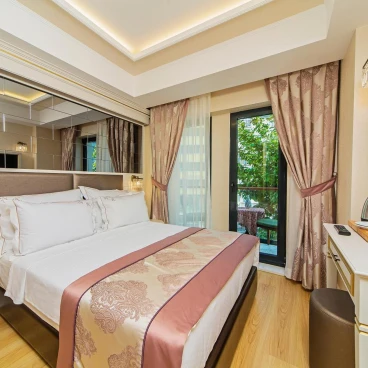 Grand Naki Hotel