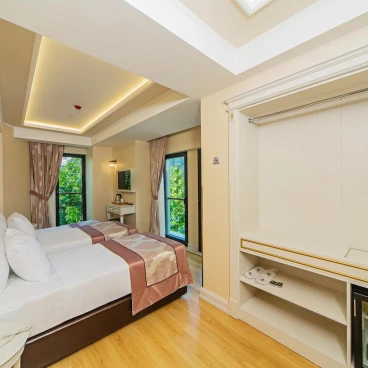 Grand Naki Hotel