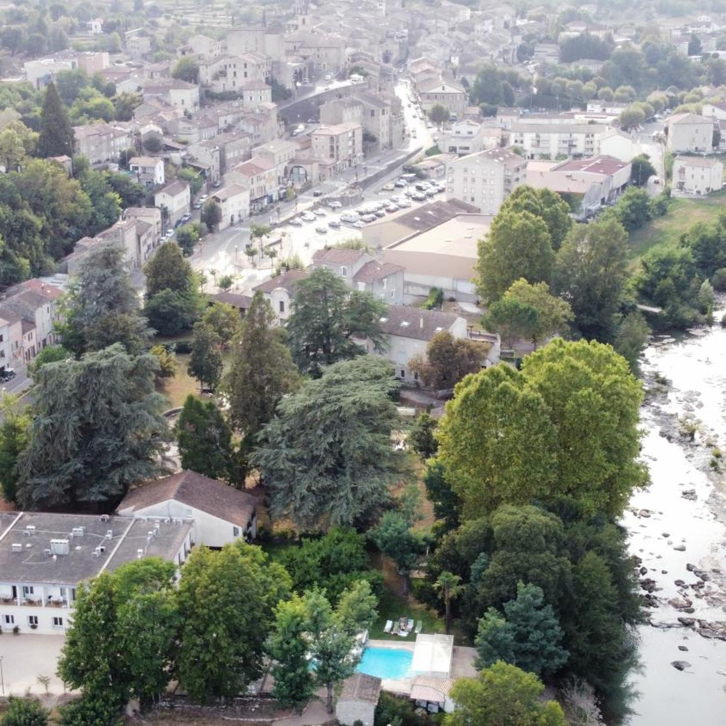 Logis Hôtel Restaurant Les Cèdres