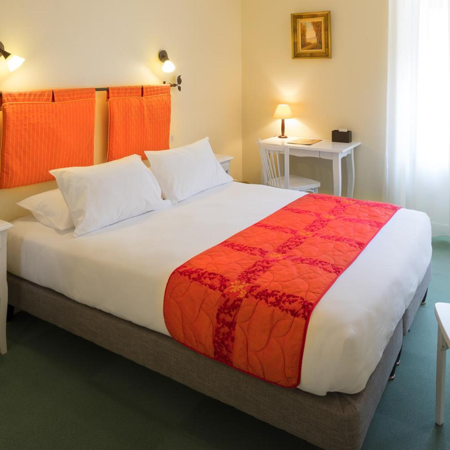 Logis Hôtel Restaurant Les Cèdres