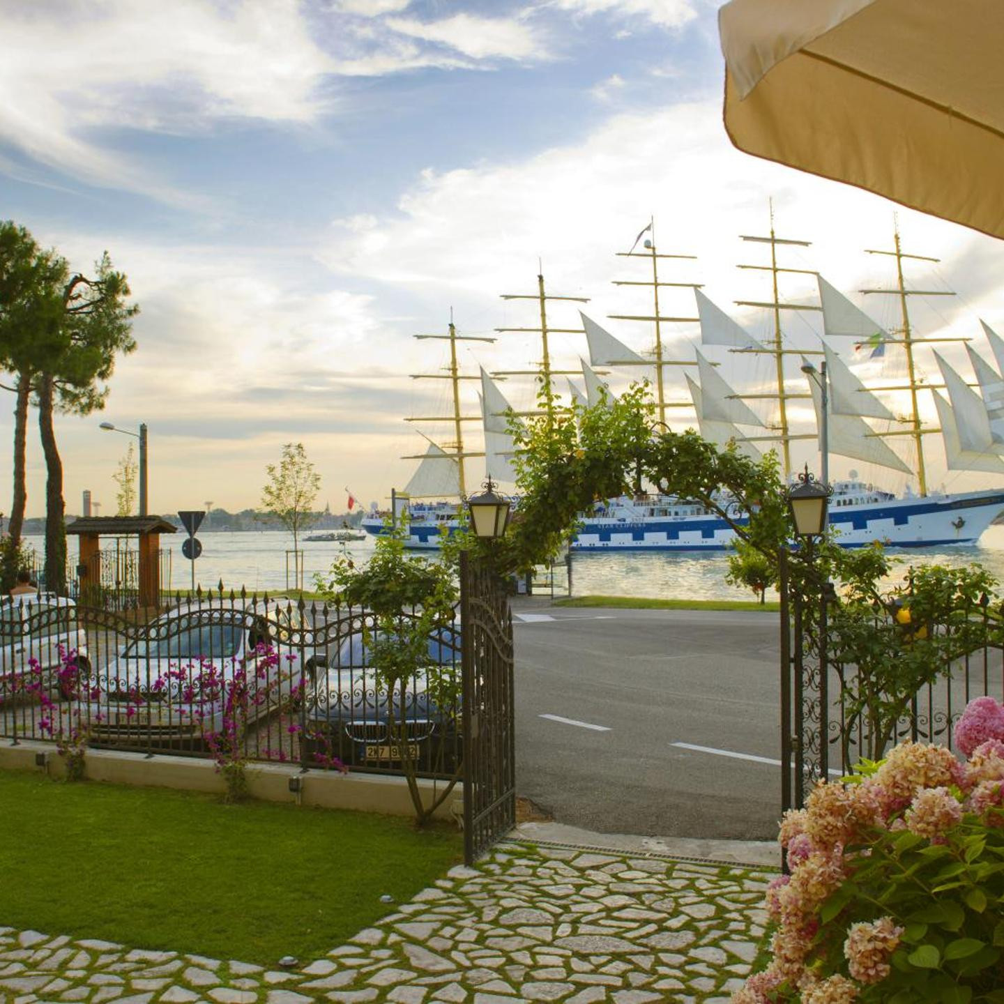 Viktoria Palace Hotel