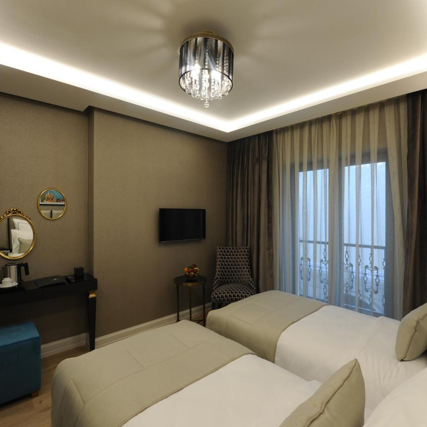 Le Petit Palace Hotel - Special Category