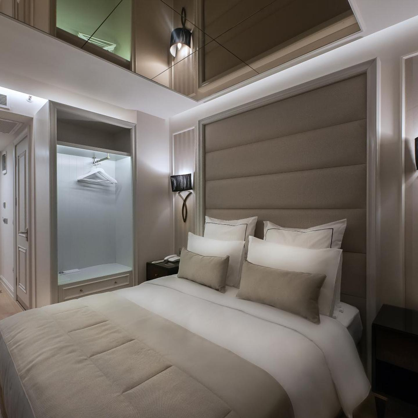 Le Petit Palace Hotel - Special Category