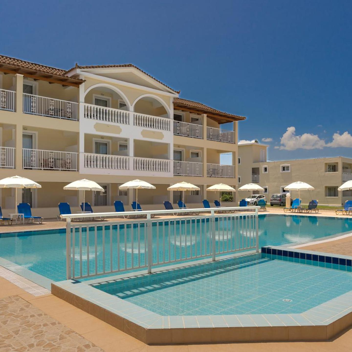 Manousis ApartHotel