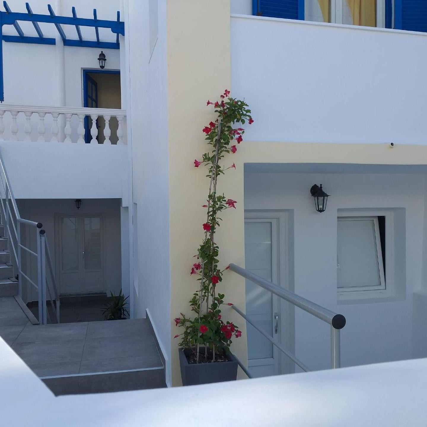 Karidis Hotel