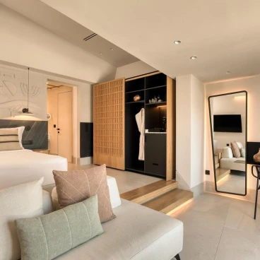 Domes Novos Santorini, Autograph Collection