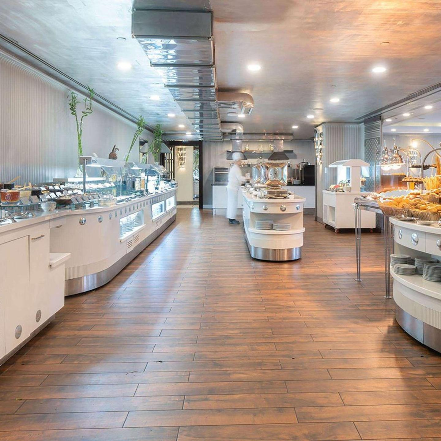 Wyndham Grand Istanbul Kalamis Marina Hotel