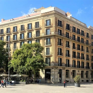 Lamaro Hotel