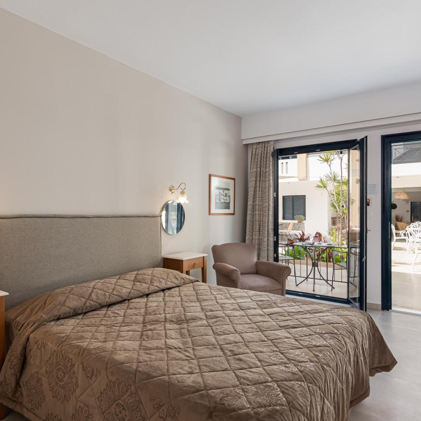Nami Hotel & Suites