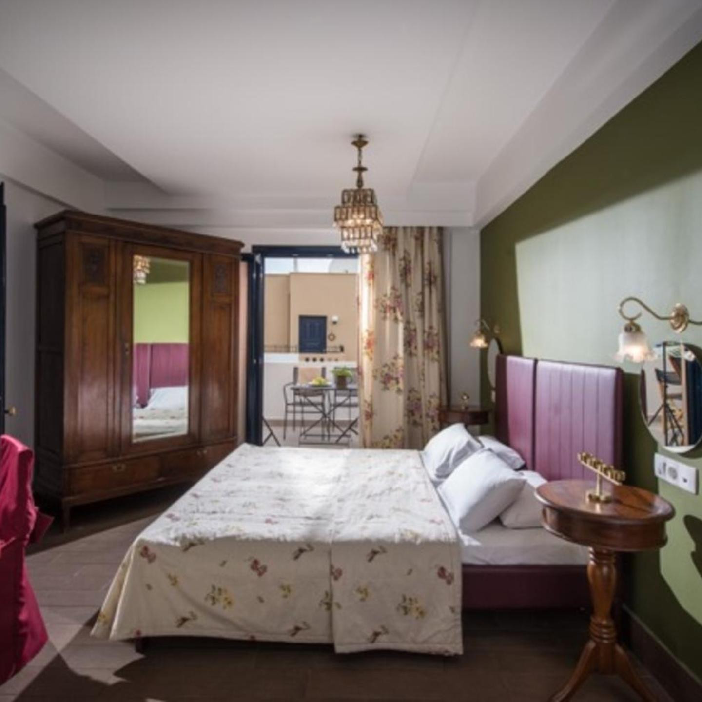 Nami Hotel & Suites
