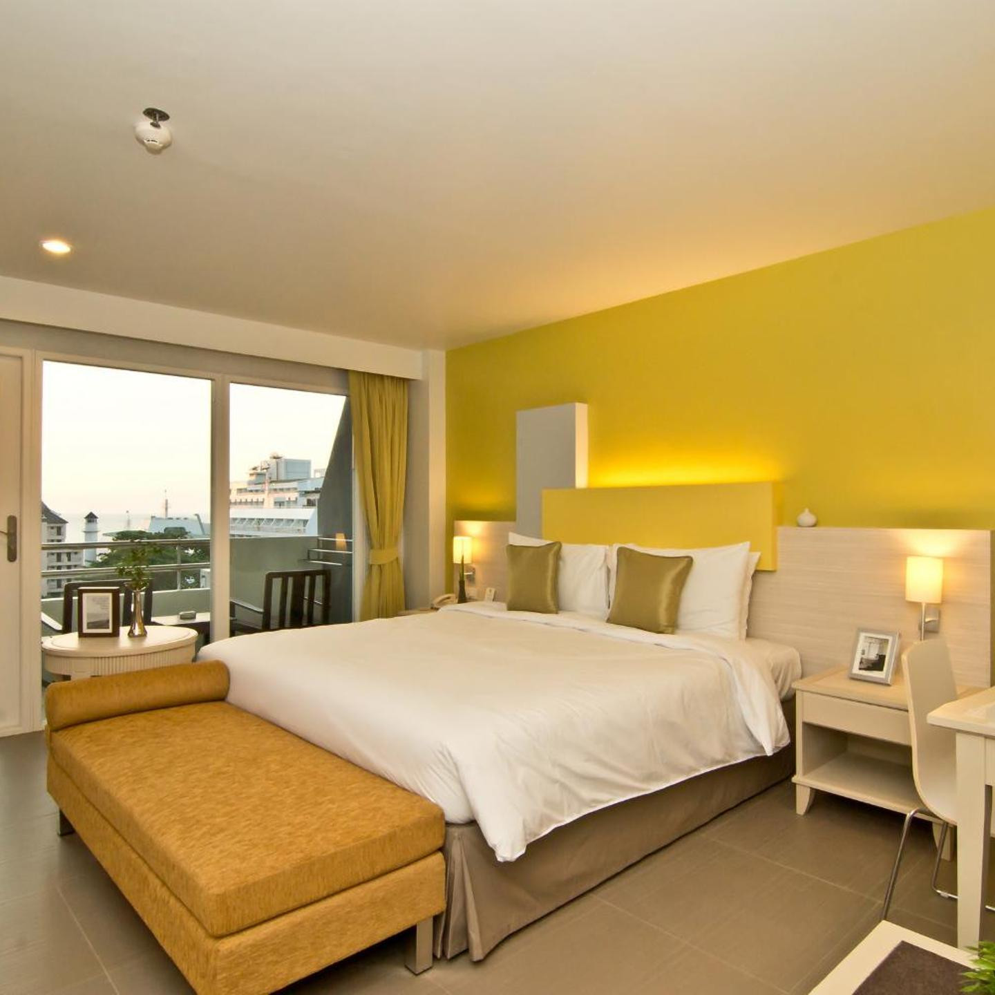 Sunshine Vista Hotel