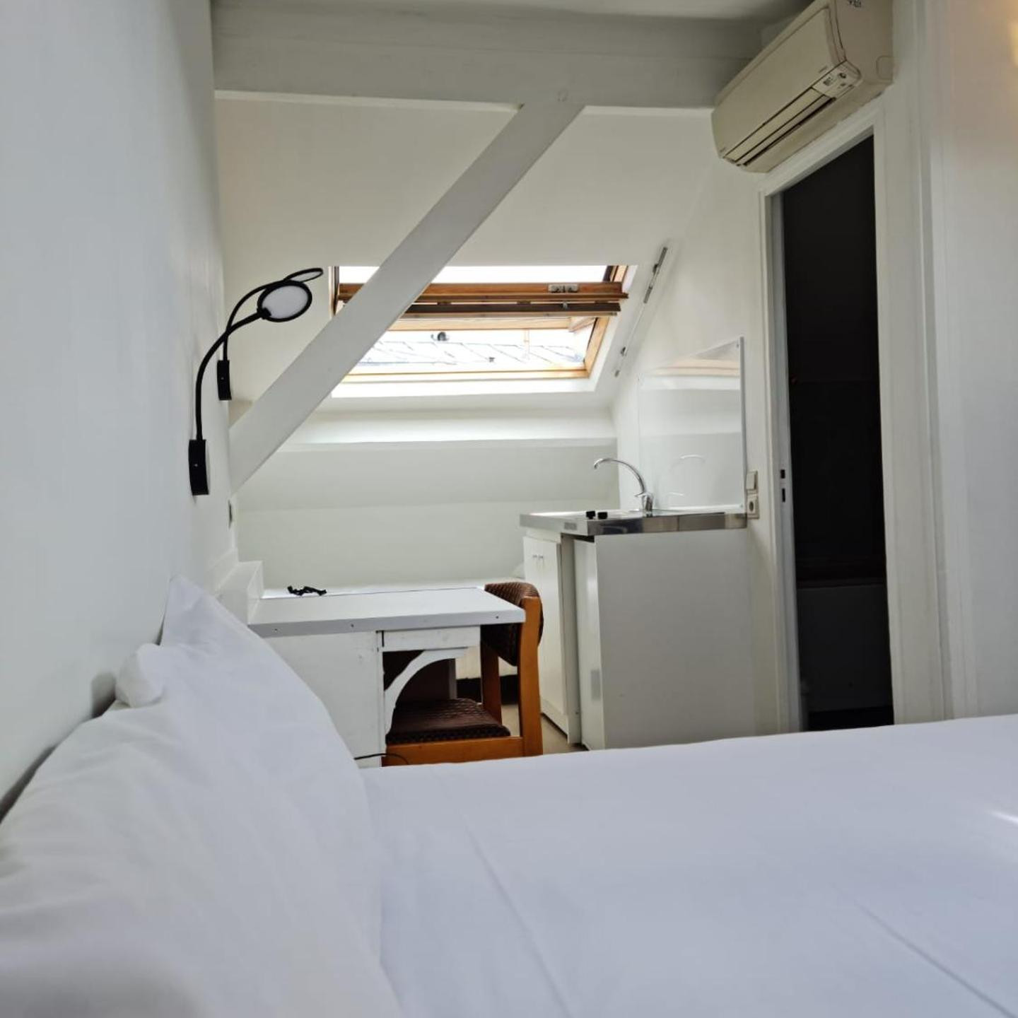 Panam Hotel PARIS GAMBETTA- Place Gambetta-Mairie du 20 emme