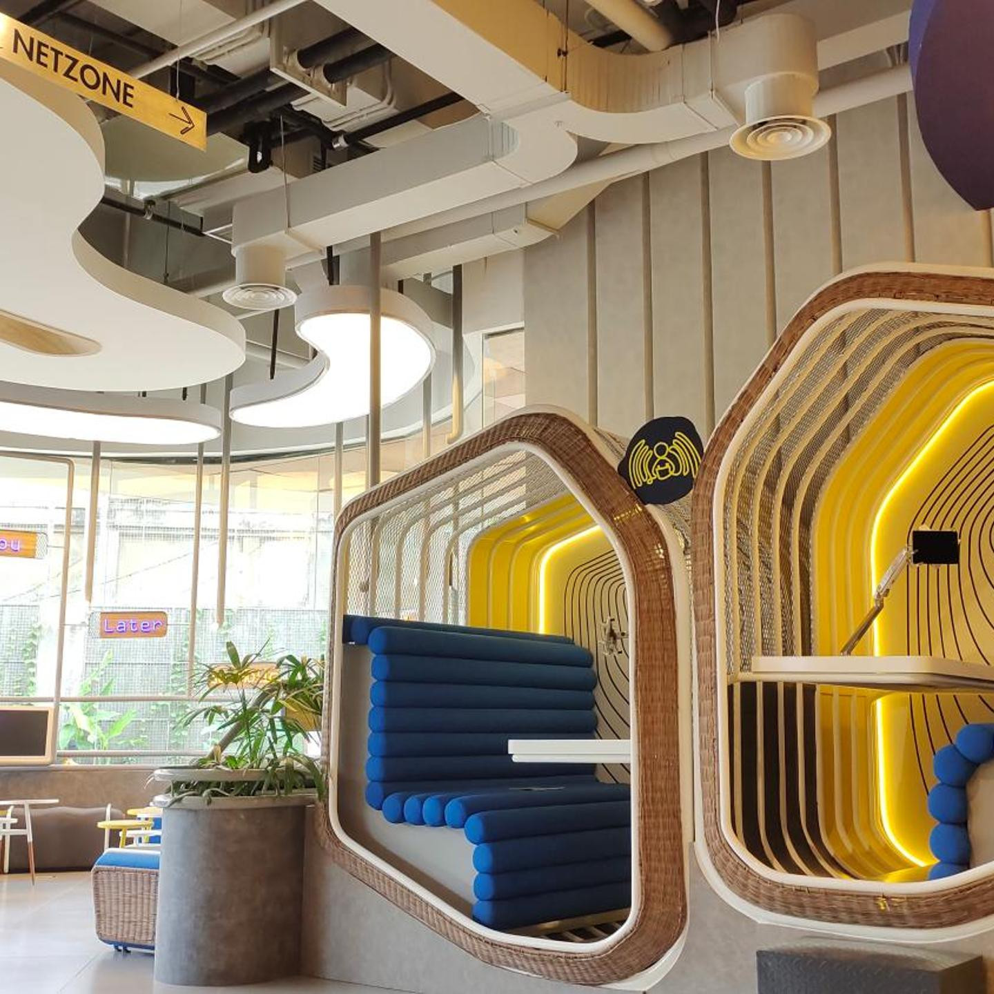 YELLO Hotel Kuta Beachwalk Bali