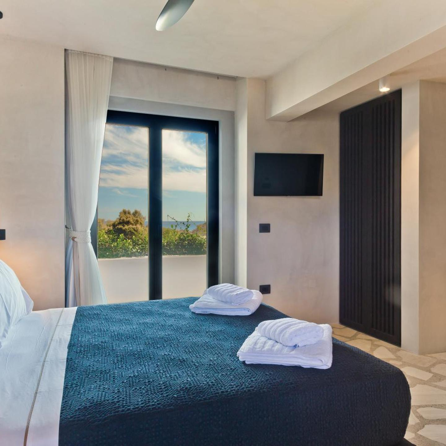 Almi Luxury Rooms