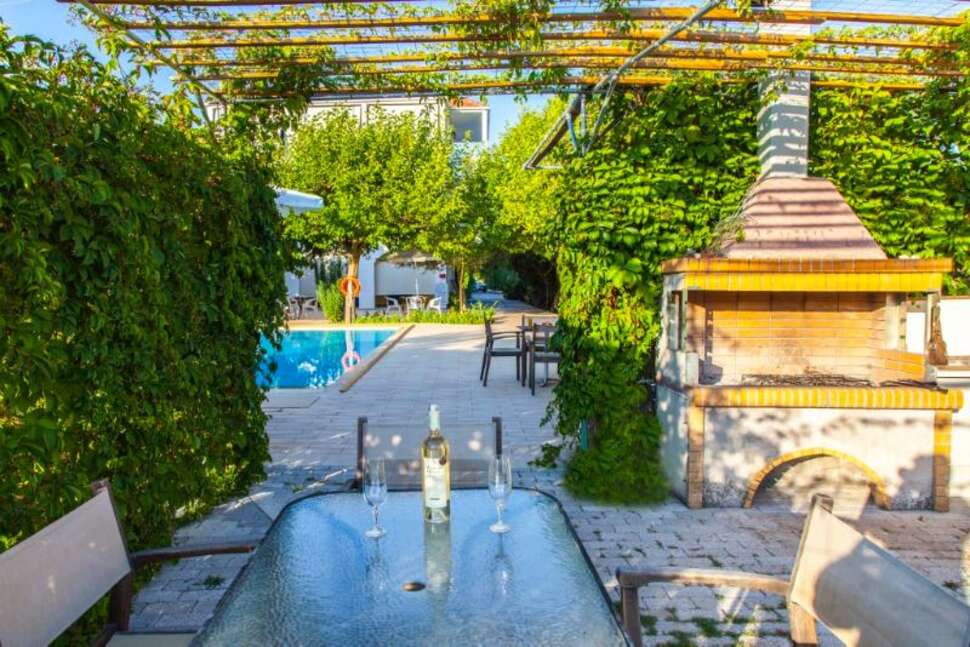 Thanasis Studios