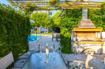 Thanasis Studios