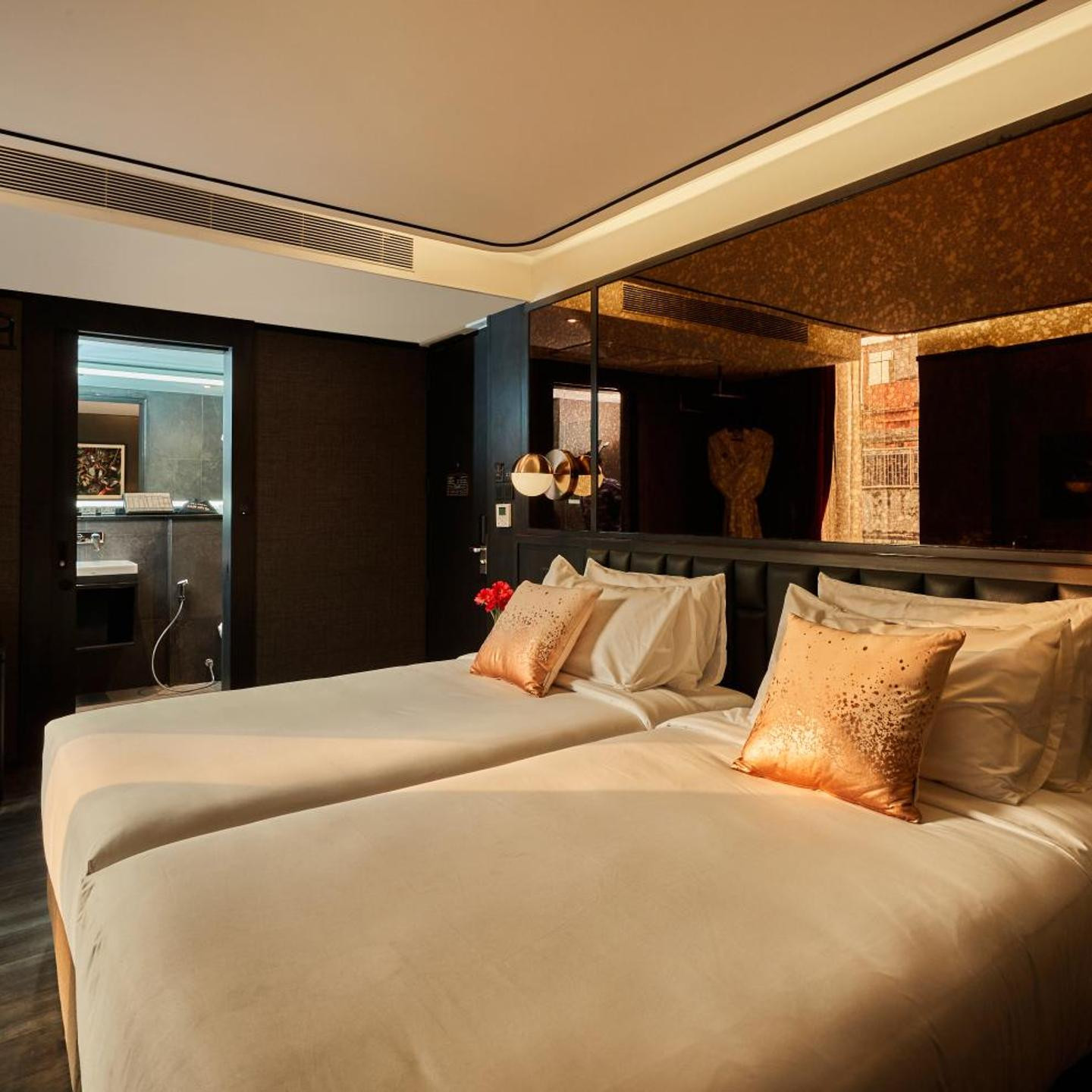 The Gravitique Hotel Khaosan